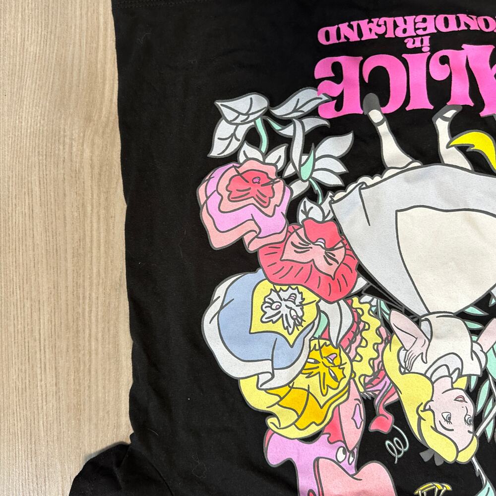 Disney Alice In Wonderland Black Light Women’s T-Shirt Size Small - Picture 5 of 5